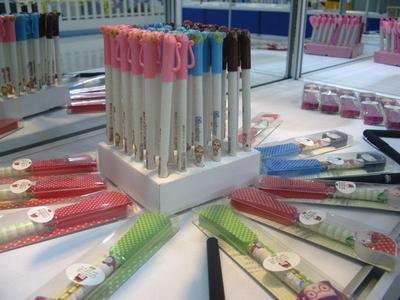 最新圓珠筆批發(fā)與代加工服務(wù)全解析 文具零售商的利潤增長點